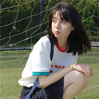 年轻女人